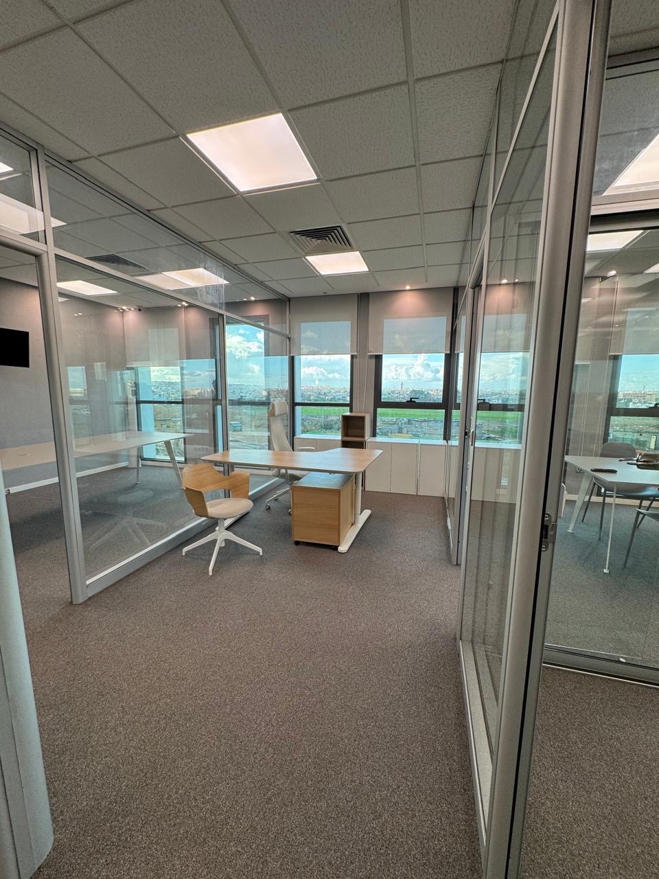 Bureau de direction NEXORA Expertise Comptable, Audit et Conseils avec vue sur Casablanca
